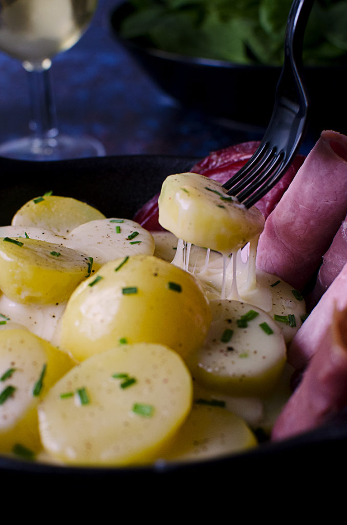 Pommes de terre Hasselback, mimolette et jambon cru - Douce Addiction